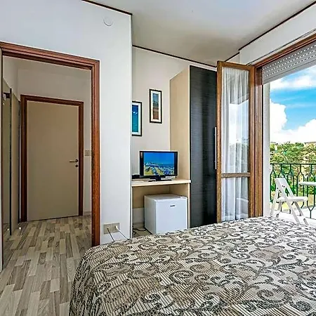 Eden Hotel 3*