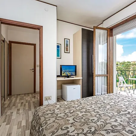 Eden Hotel 3*